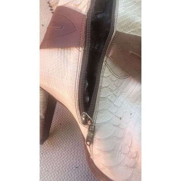 Schutz Womens Ivory With Brown leather Riding Boots Strap Buckle Boot SZ 7 B - Picture 7 of 16